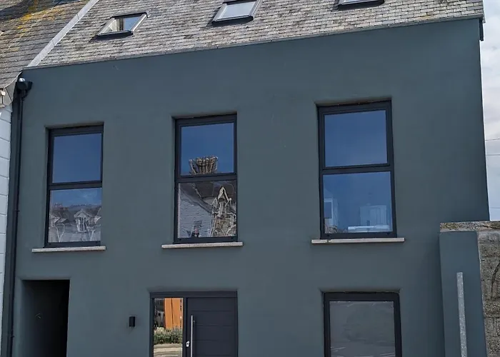Shorebreak Apartments